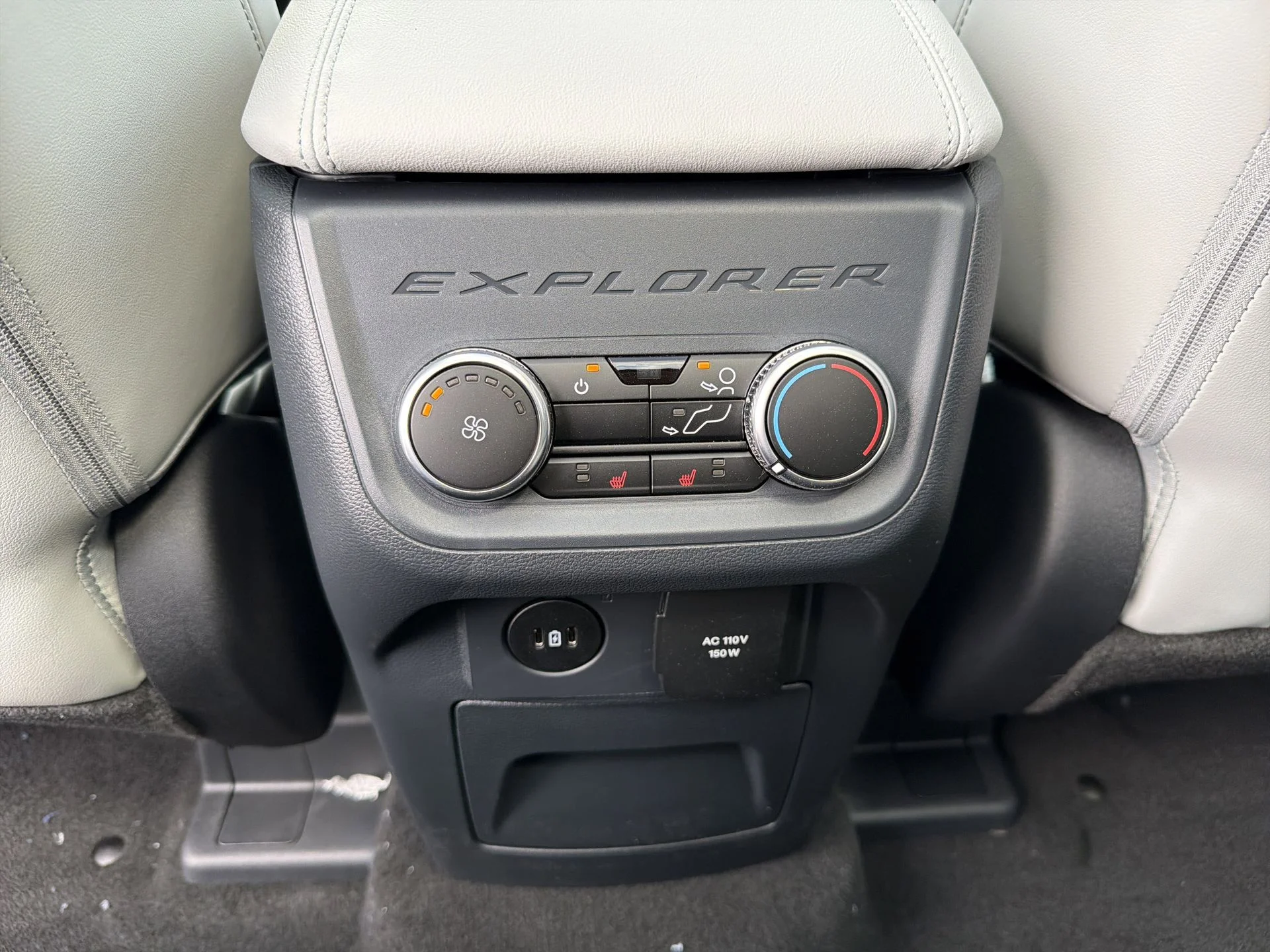 New 2026 Agate Black Metallic Ford Platinum™ image 4