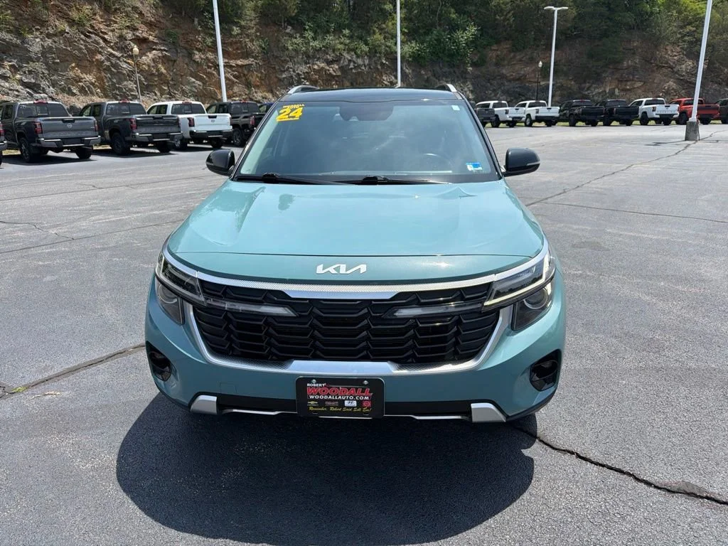 Used 2024 Green Kia S image 2