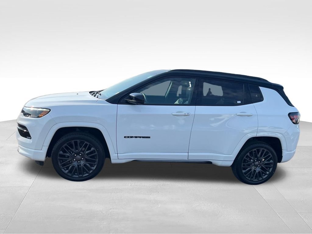 Used 2022 White Jeep Limited image 2