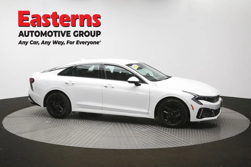 Used 2025 White Kia LXS image 46
