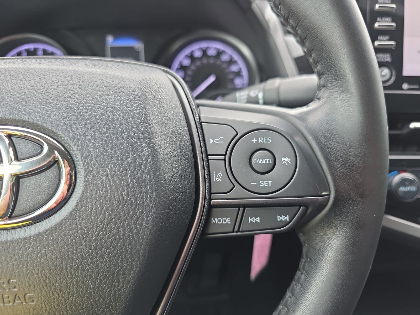 Used 2023 White Toyota SE image 17