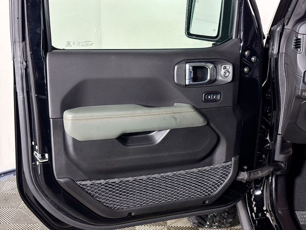 New 2026 Black Clear-Coat Exterior Paint Jeep Mojave image 10