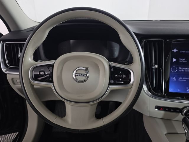 Used 2019 Black / Stone Volvo T5 Momentum image 13