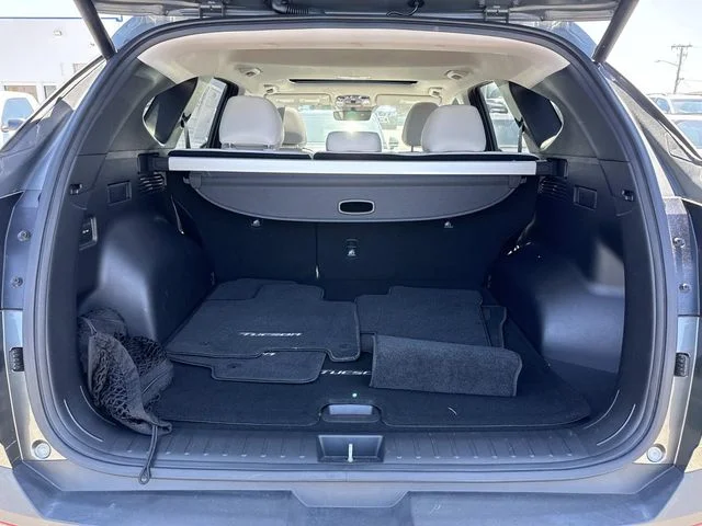 Used 2023 Gray Hyundai SEL image 29