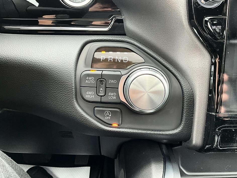 New 2026 Ivory White Tri-Coat Pearl-Coat Exterior Paint RAM Laramie image 21