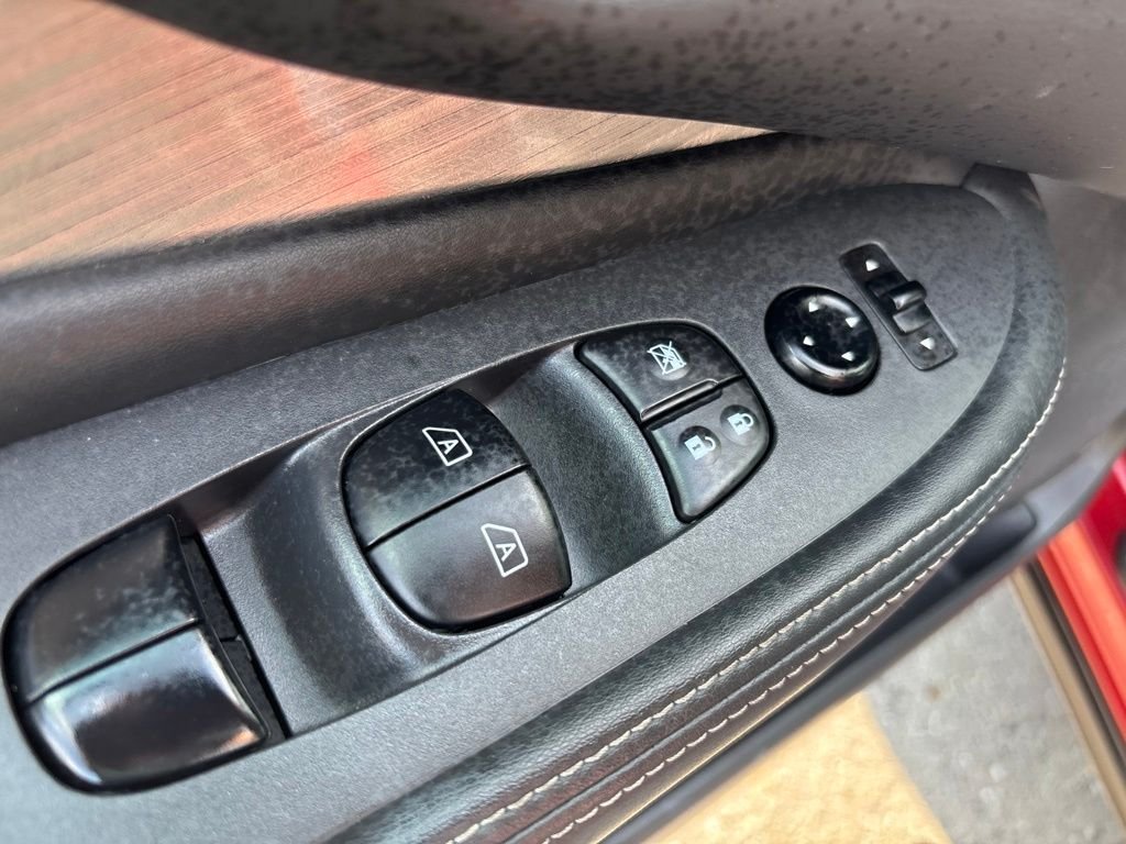 Used 2015 Red Nissan SV image 17