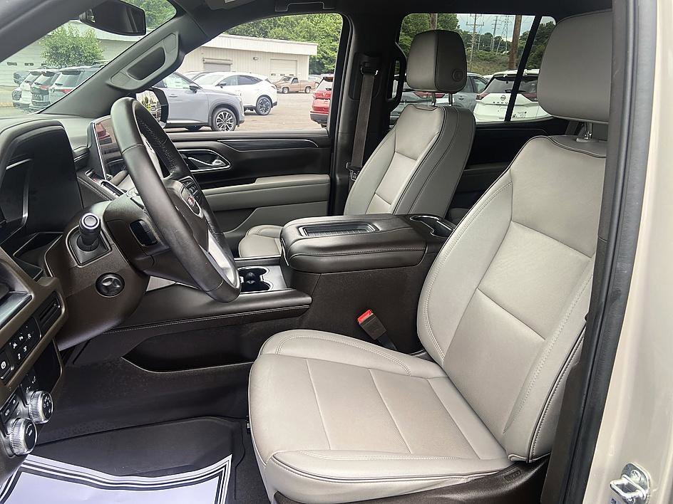 Used 2024 Pearl Beige Metallic GMC SLT image 11