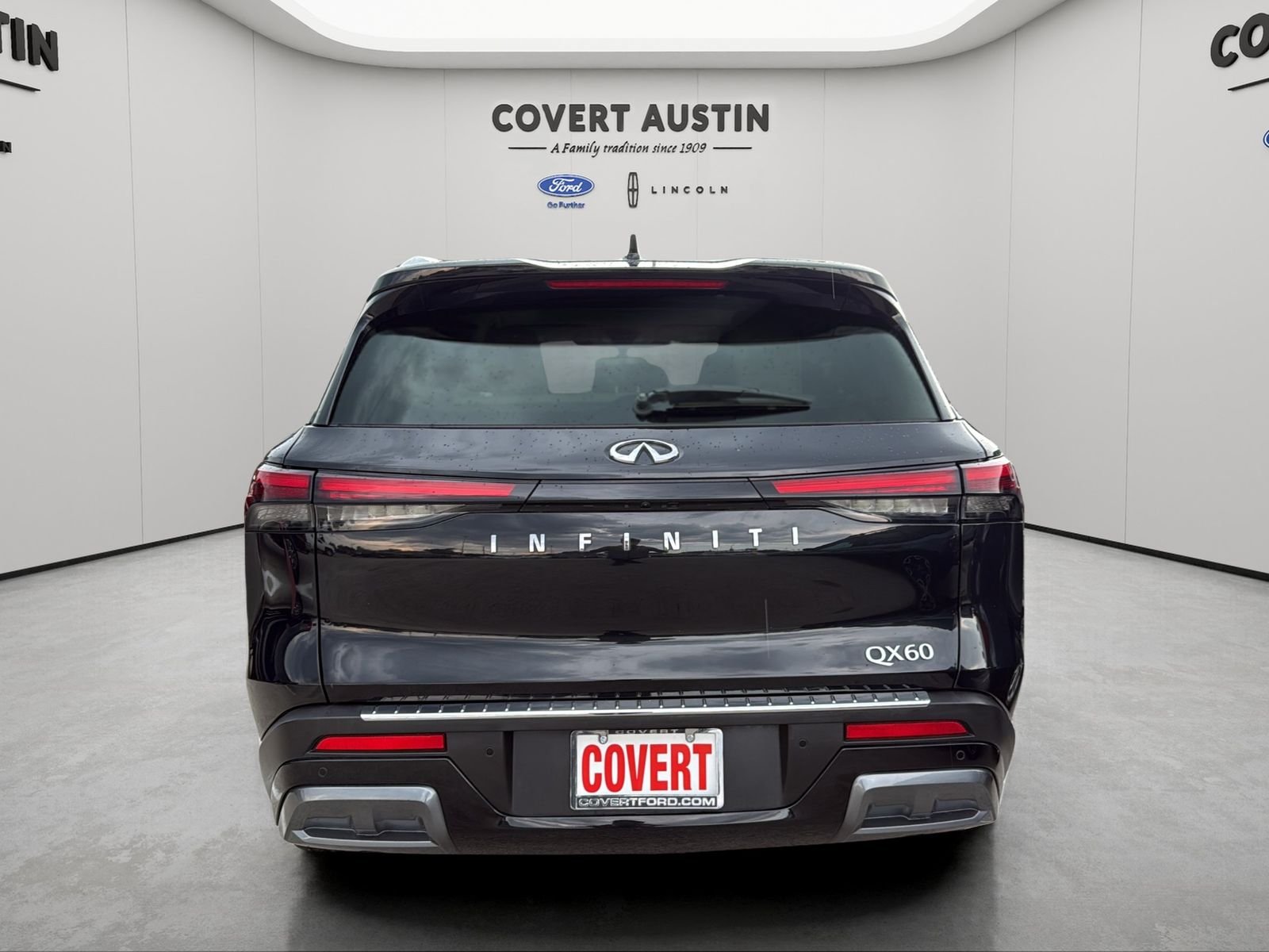 Used 2022 Black INFINITI LUXE image 4
