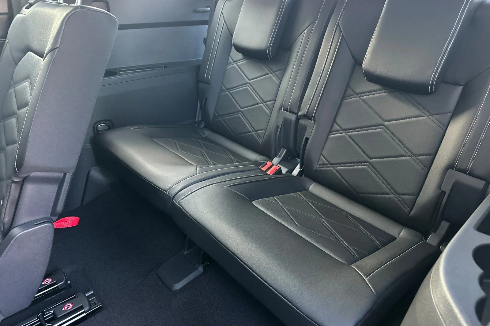 New 2026 Silver Volkswagen 2.0T SE w/Technology image 13