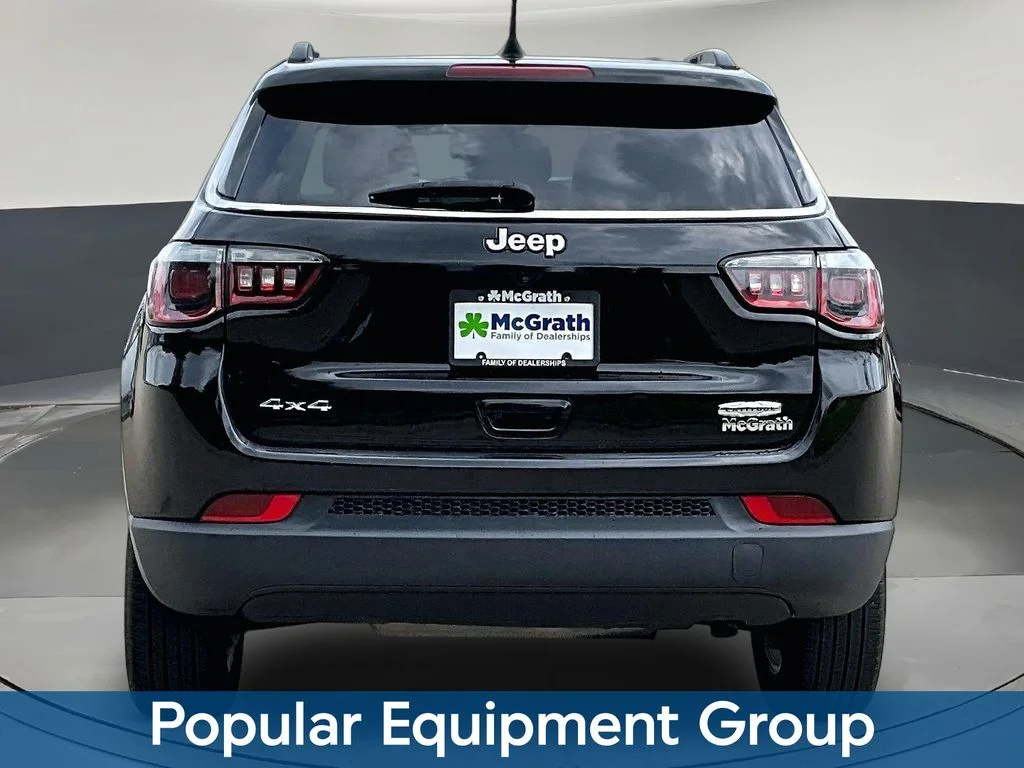 Used 2018 Black Jeep Latitude image 7