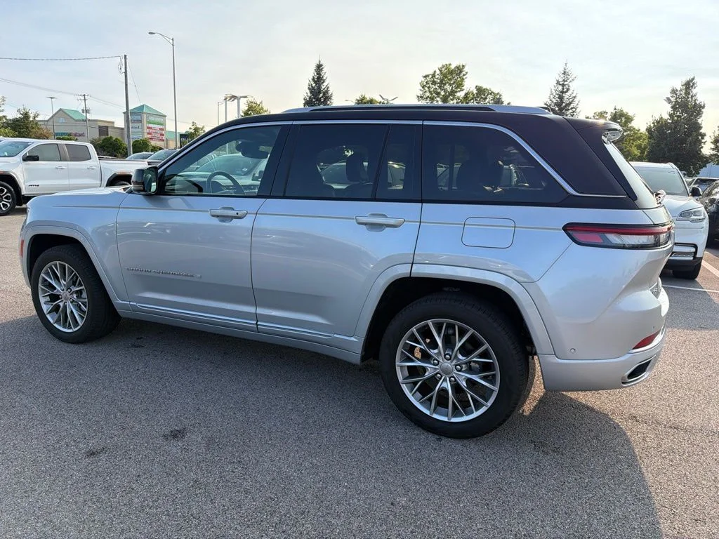 Used 2024 Silver Jeep Summit image 5