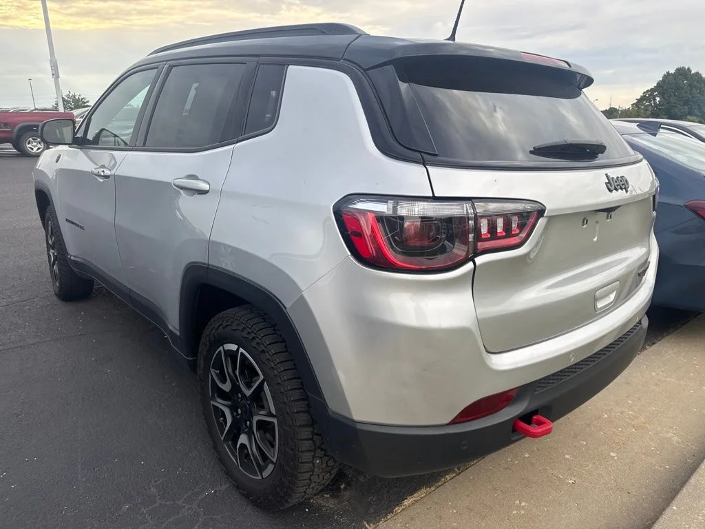 Used 2025 Silver Jeep Trailhawk image 7