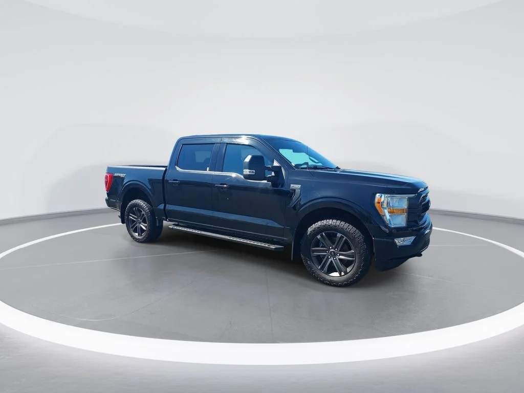 Used 2022 Black Ford XLT image 2
