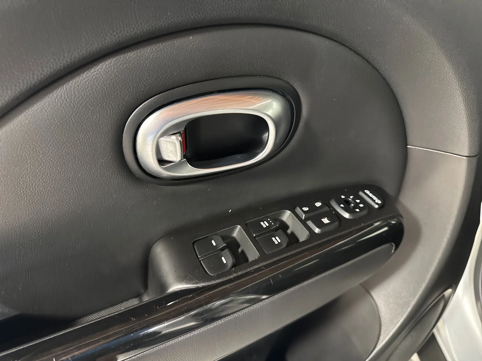 Used 2014 Bright Silver Kia Exclaim image 16