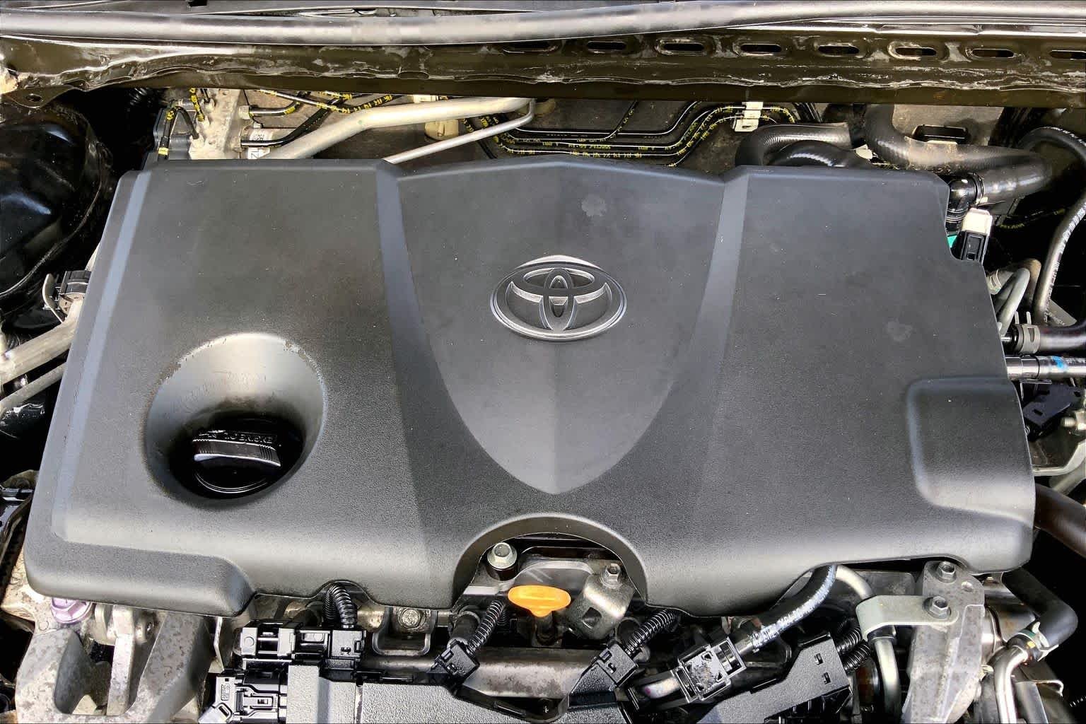 Used 2019 Midnight Black Metallic Toyota SE image 32