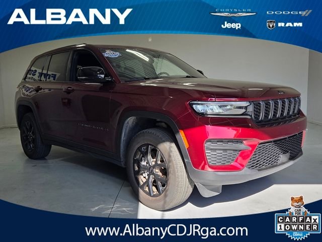 Used 2025 Red Jeep Altitude image 1