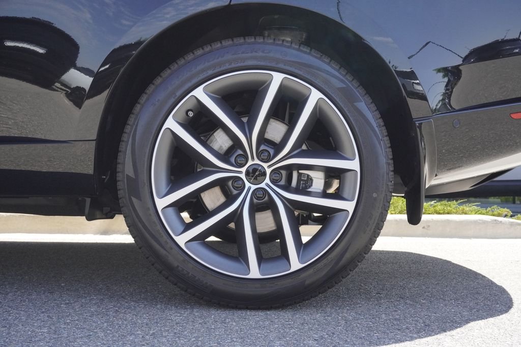New 2026 Santorini Black Land Rover SE image 35