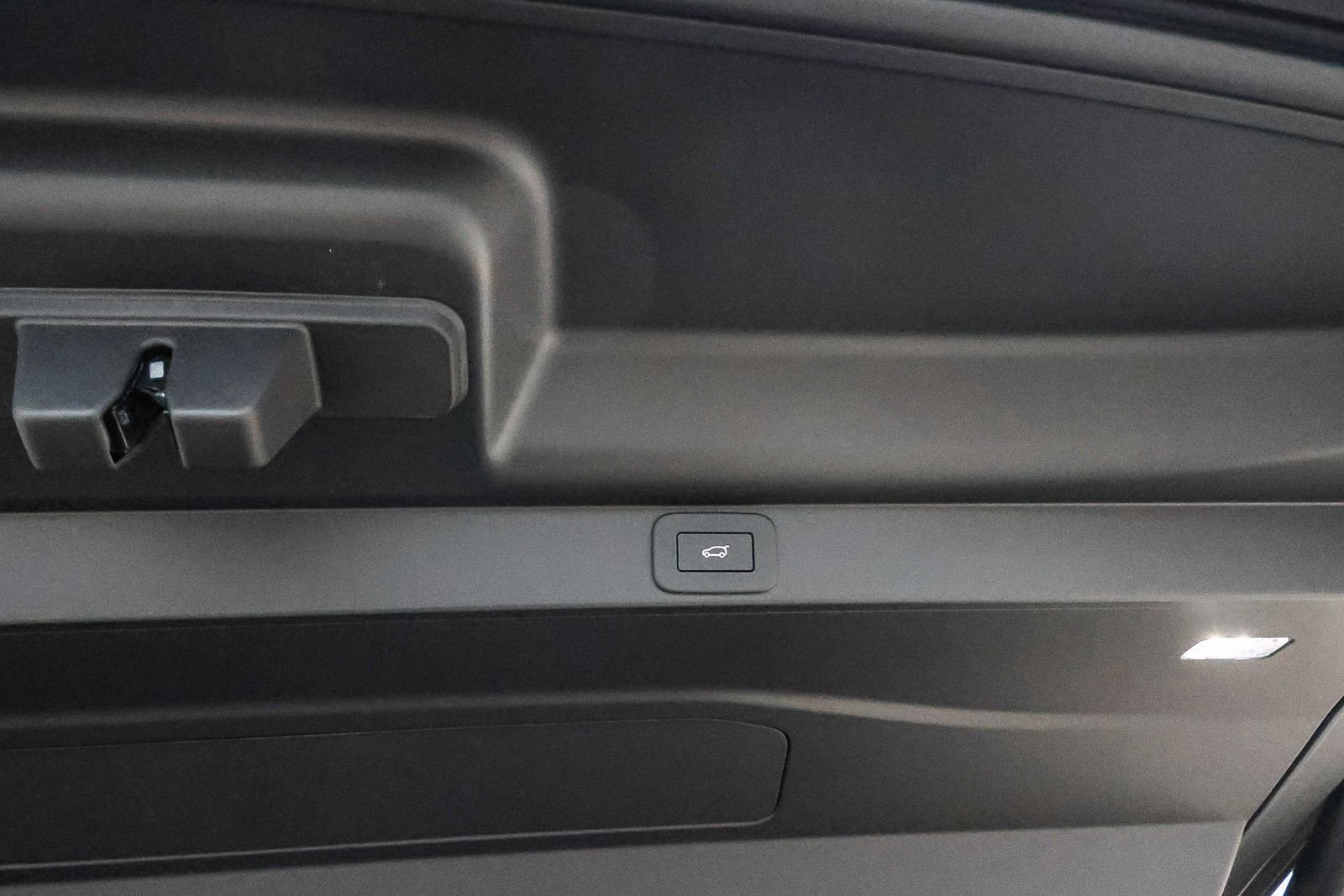 2026 Land Rover Range Rover SE - Photo 27