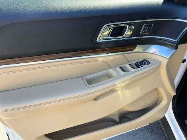 Used 2016 White Ford Limited image 26