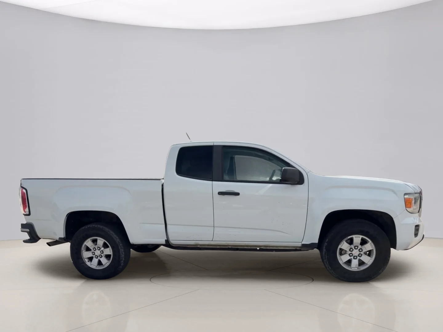 Used 2018 White Gmc BASE image 6