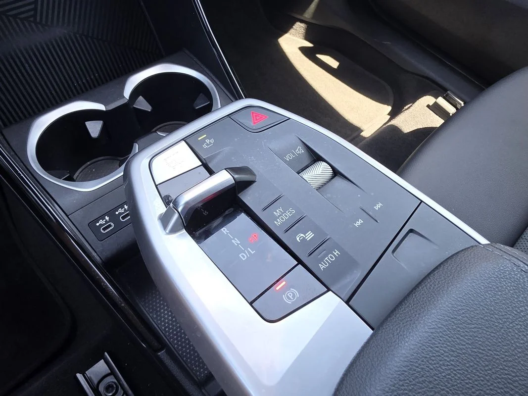 Used 2023  BMW xDrive28i image 18