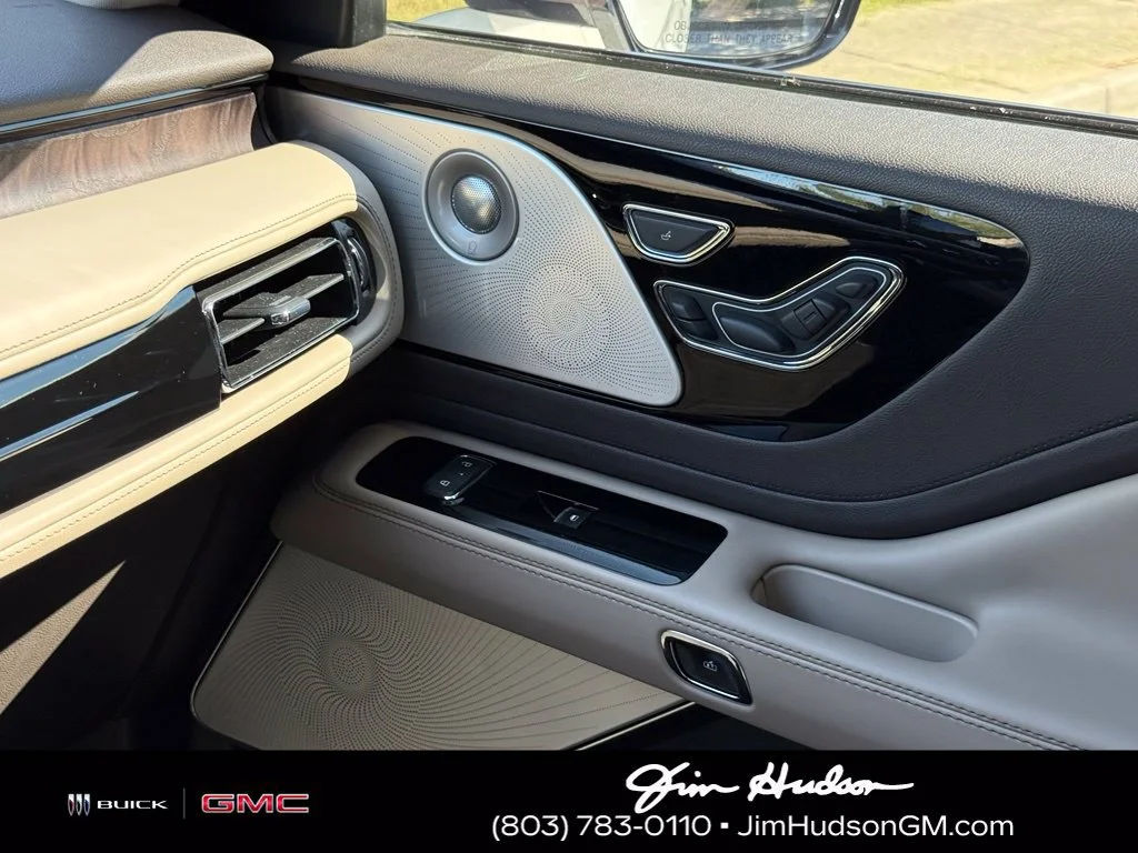 Used 2020 White Lincoln Reserve image 39