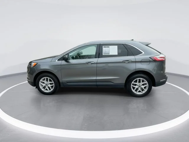 Used 2022 Gray Ford SEL image 5
