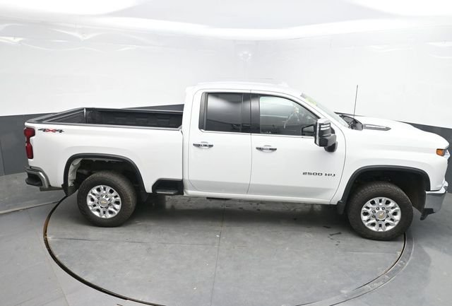 Used 2022 White Chevrolet LTZ image 33