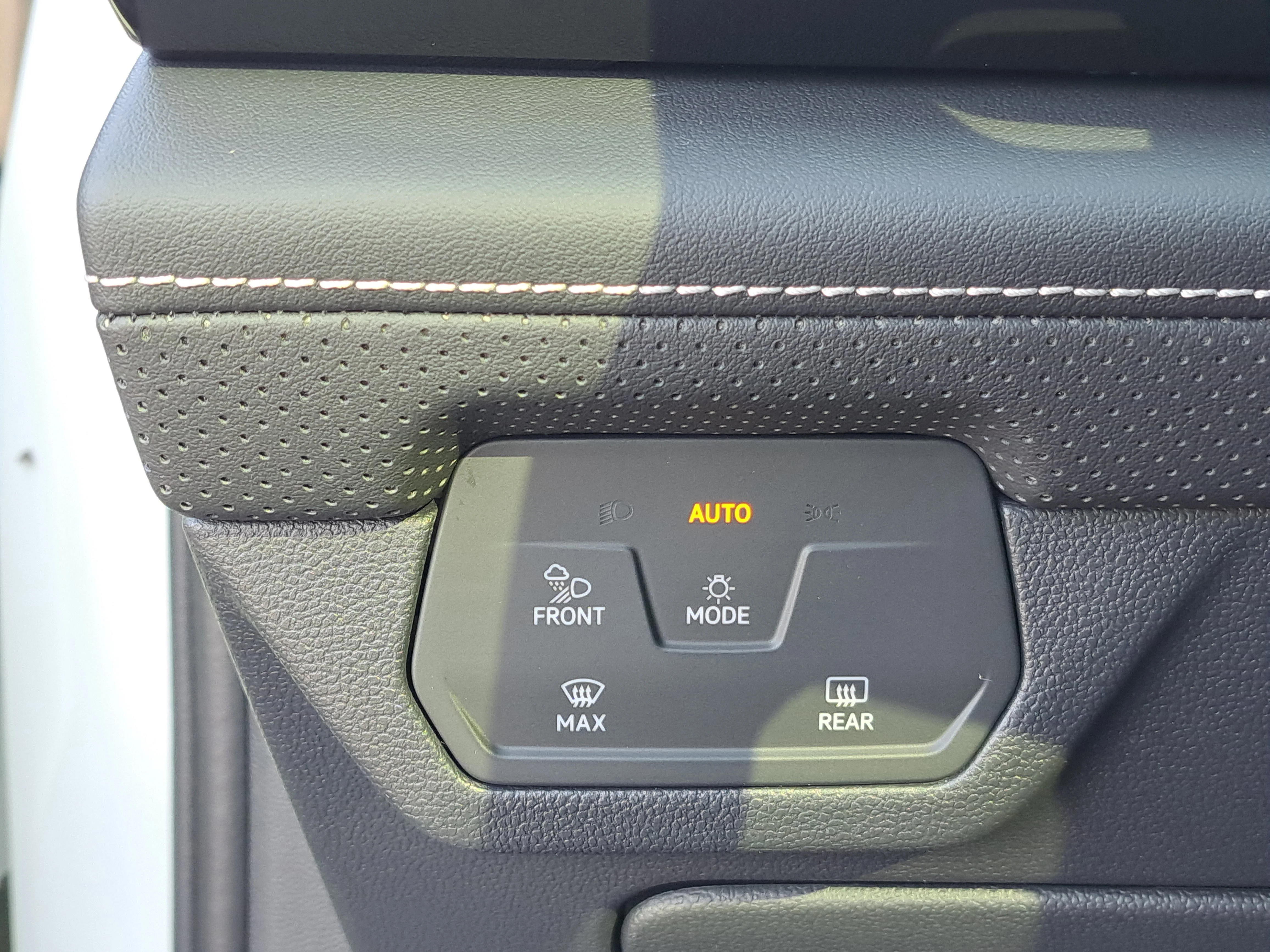 2026 Volkswagen Atlas SE w/Tech - Photo 23