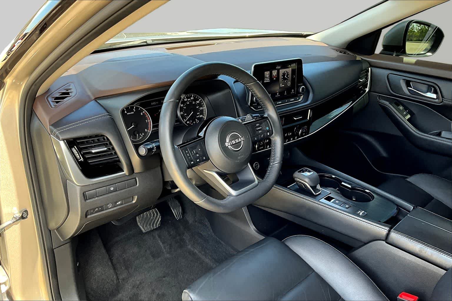 Used 2023 Champagne Silver Metallic Nissan SL image 17