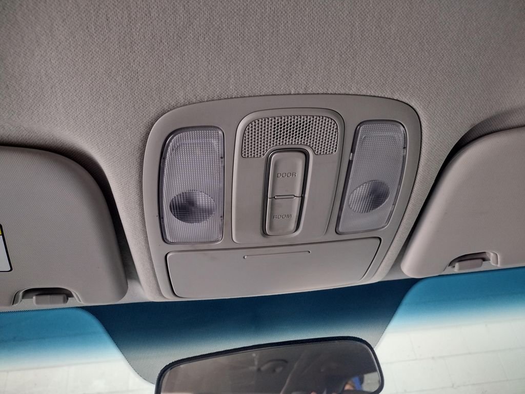 Used 2019 Caribbean Blue Kia Plus image 31