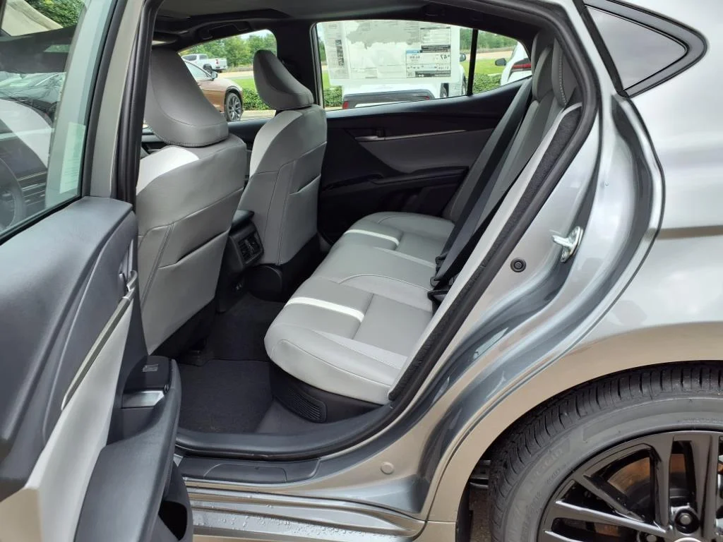 2025 Toyota Camry SE - Photo 17
