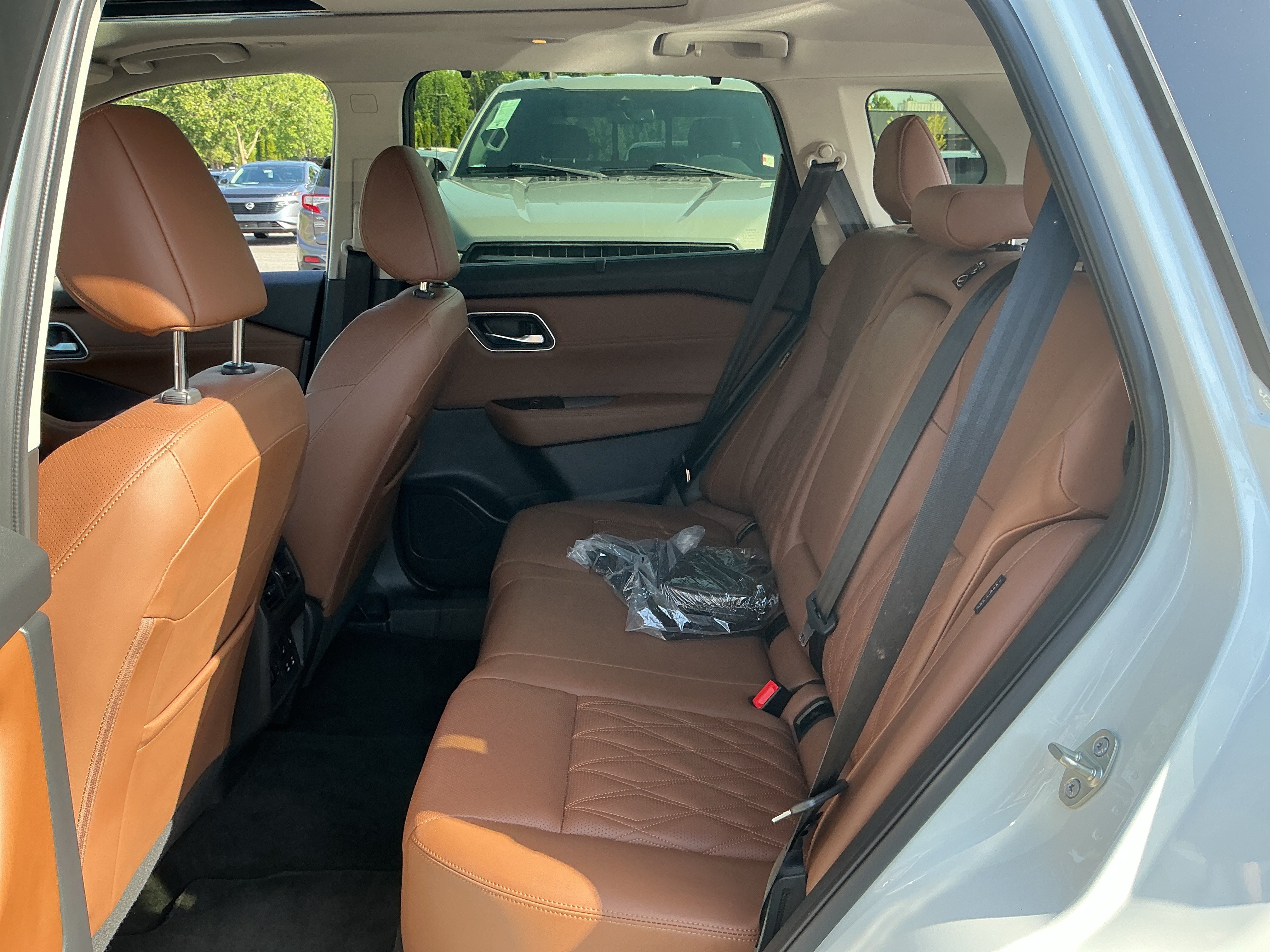 Used 2024 Everest White Pearl/Super Black Nissan Platinum image 22