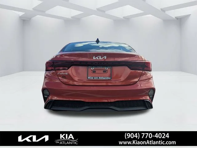 2023 Kia Forte LXS - Photo 4
