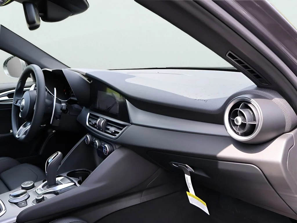 New 2026 Vesuvio Gray Metallic Alfa Romeo Base image 12