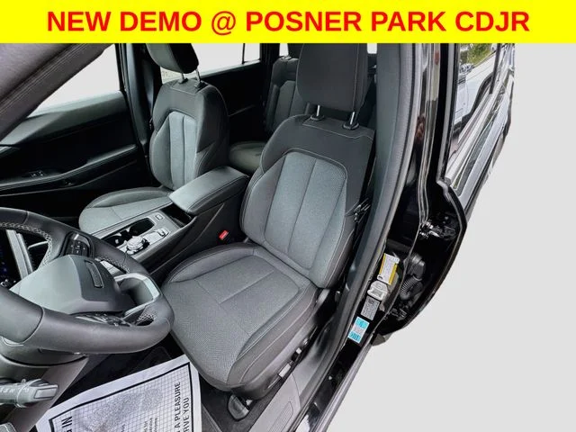 New 2026 Diamond Black Crystal Pearlcoat Jeep Laredo image 19