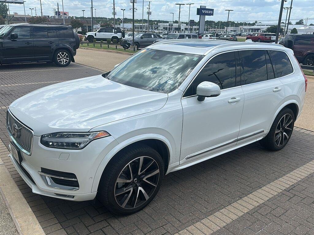 2024 Volvo XC90 Plus Bright Theme