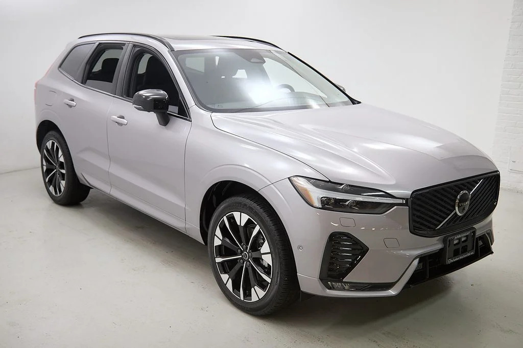 New 2026 Aurora Silver Volvo Plus image 4