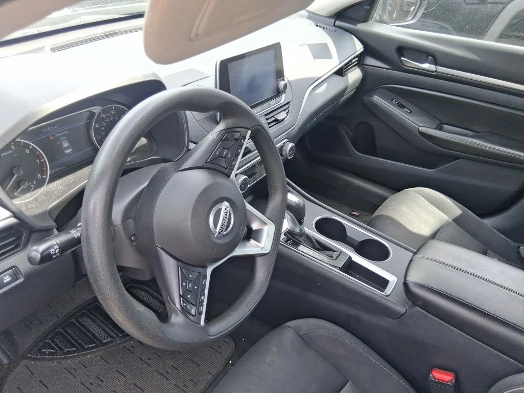 Used 2022 Gray Nissan 2.5 SV image 11