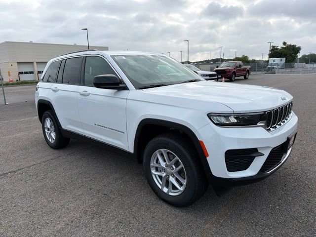 New 2026 Bright White Clear-Coat Exterior Paint Jeep Laredo image 1