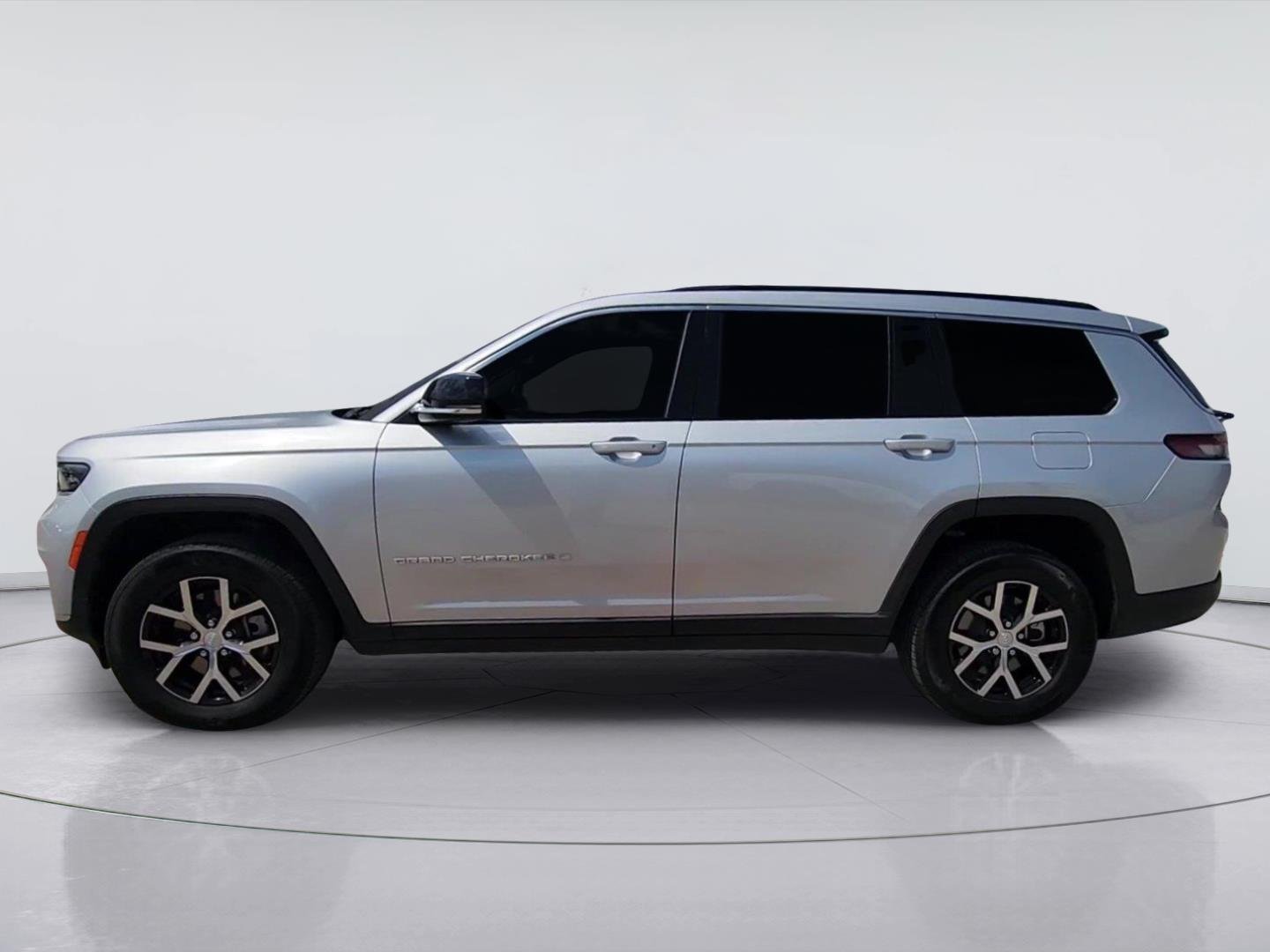 2025 Jeep Grand Cherokee L photo 5 of 34