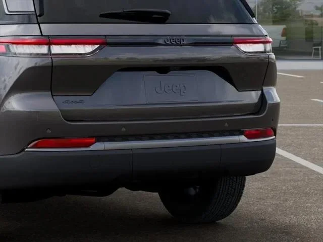 New 2026 Baltic Gray Metallic Clear-Coat Exterior Paint Jeep Altitude image 65