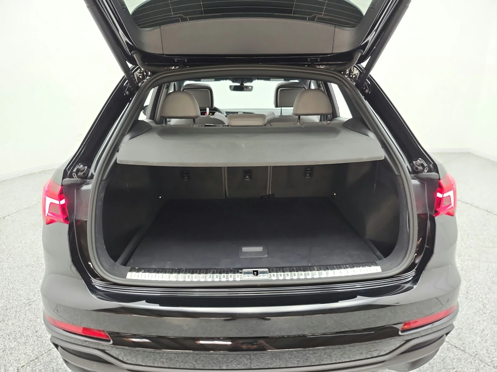 Used 2025 Mythos Black Metallic Audi S line Premium image 18