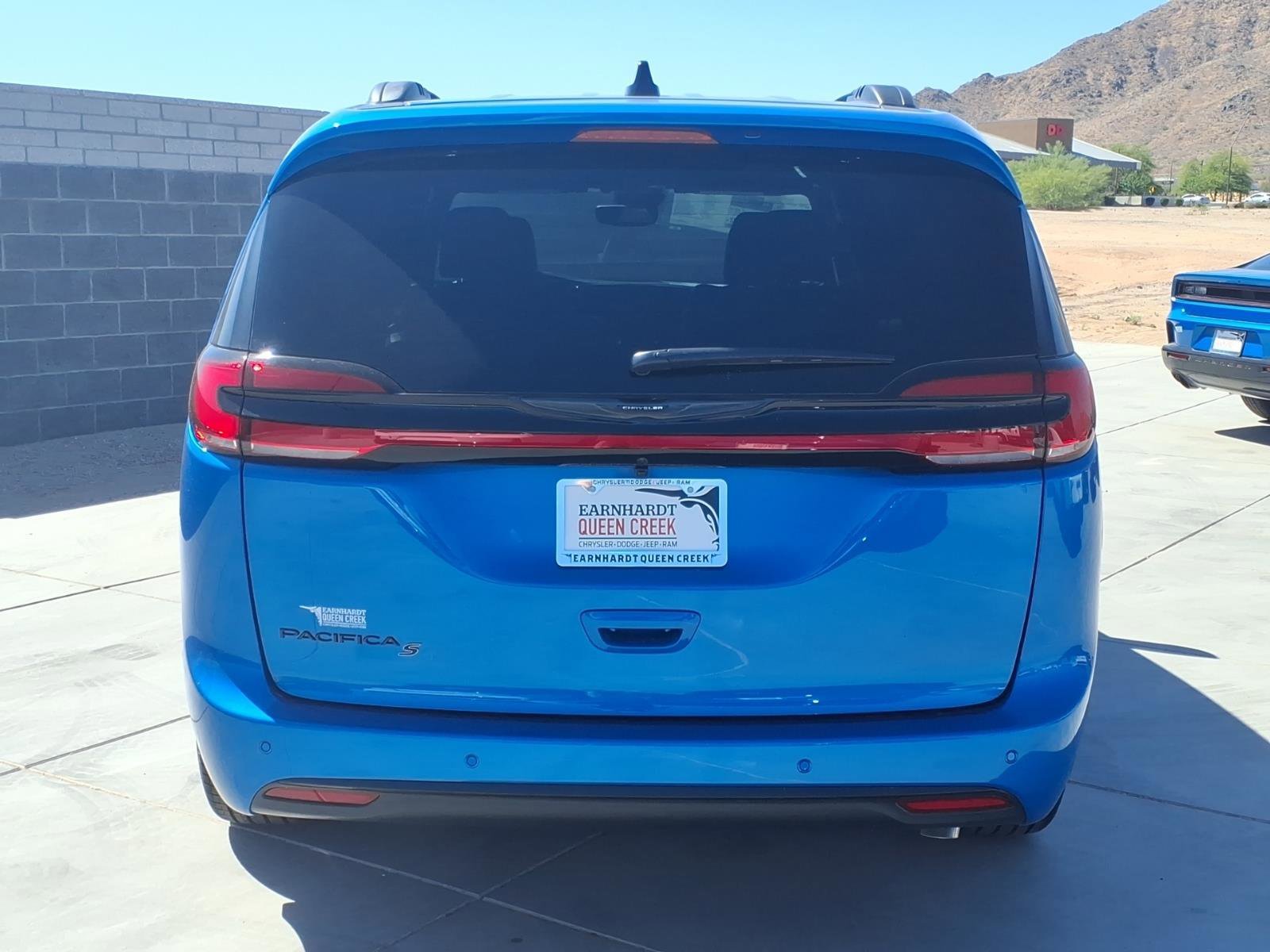 New 2026 Hydro Blue Pearl-Coat Exterior Paint Chrysler Select image 5