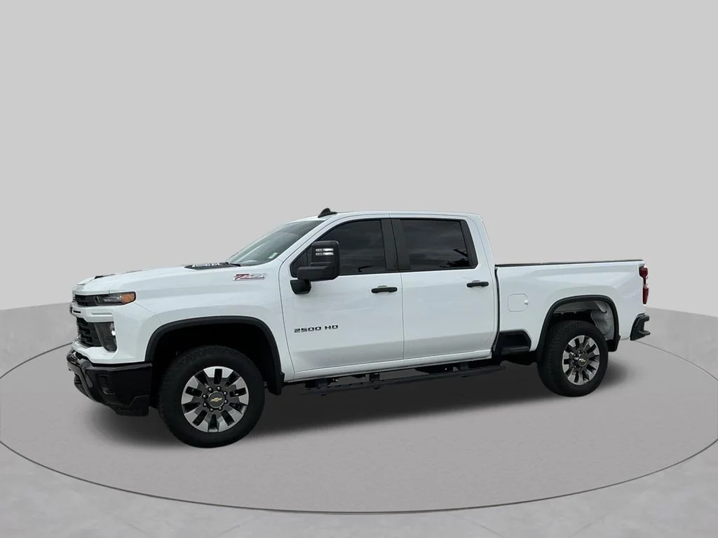Used 2024 White Chevrolet Custom image 3