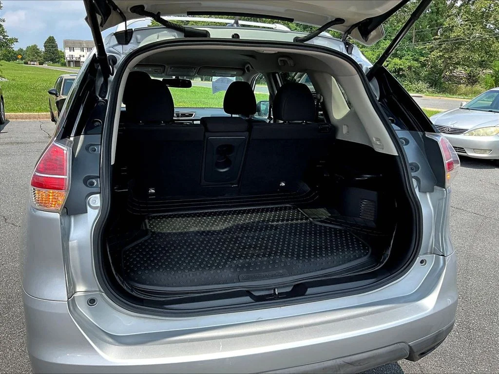 Used 2016 Brilliant Silver Nissan SV image 24