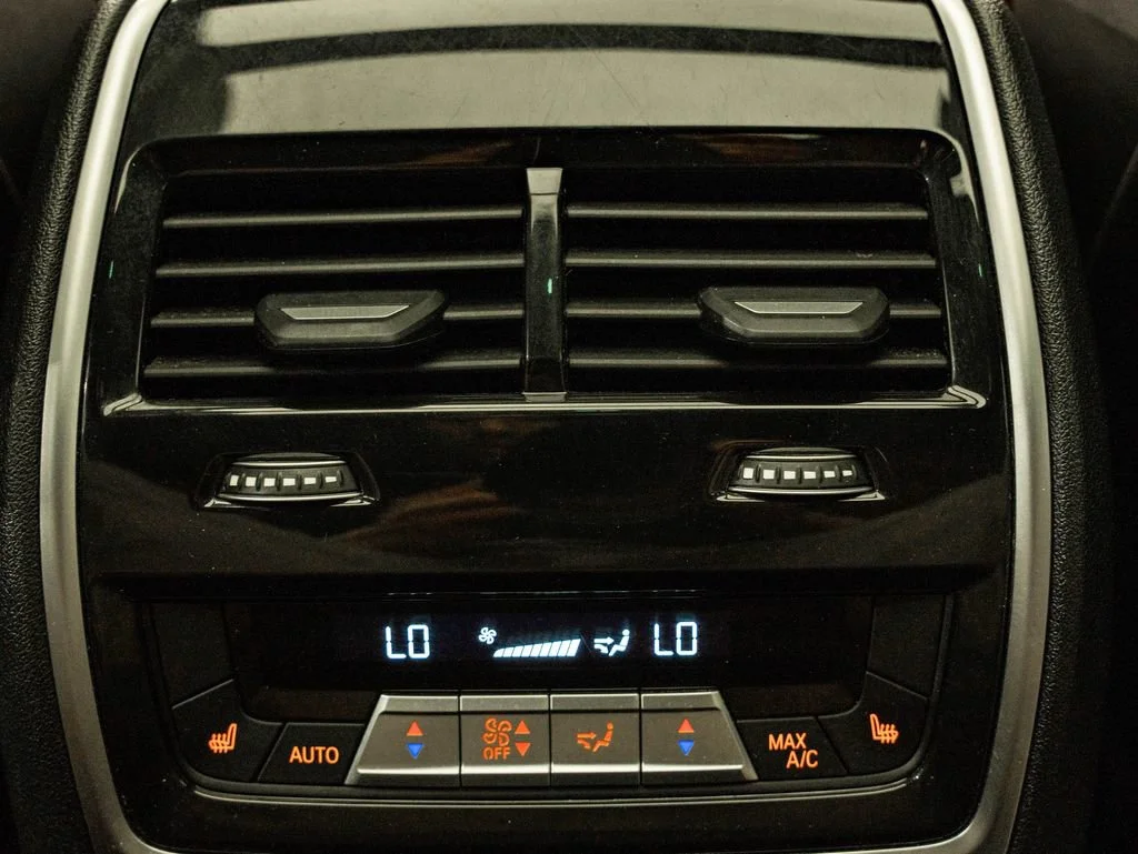 Used 2024 Skyscraper Grey Metallic BMW M60i image 40