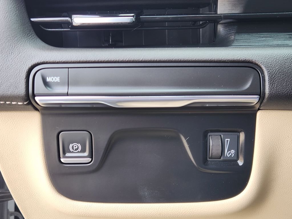 Used 2021 Crystal White Cadillac Premium image 21