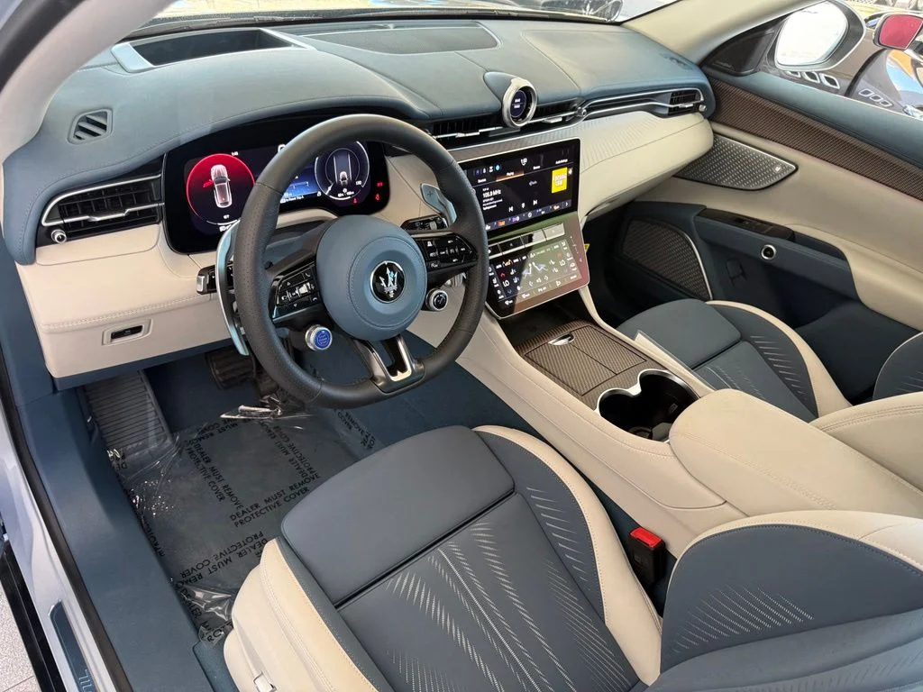 Certified Used 2025 Bianco Astro Maserati Folgore image 10