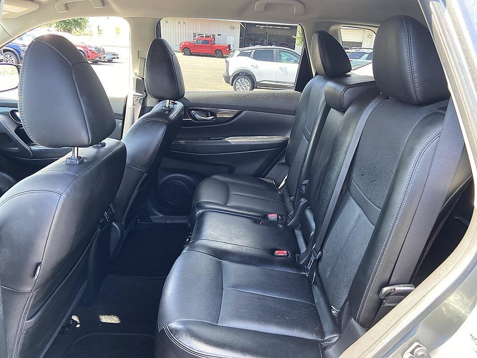 Used 2018 Gun Metallic Nissan SL image 12